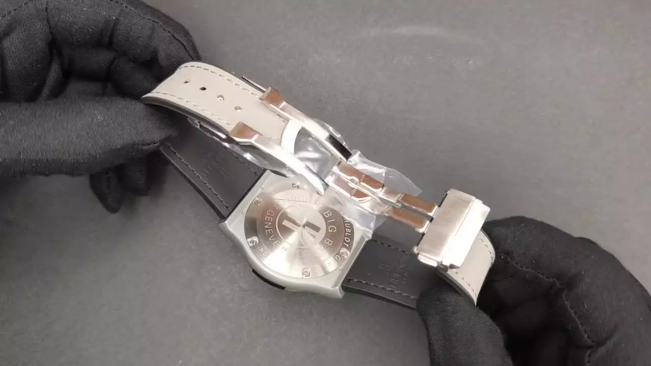 ساعت مردانه هابلوت کرنو لوکس آویز