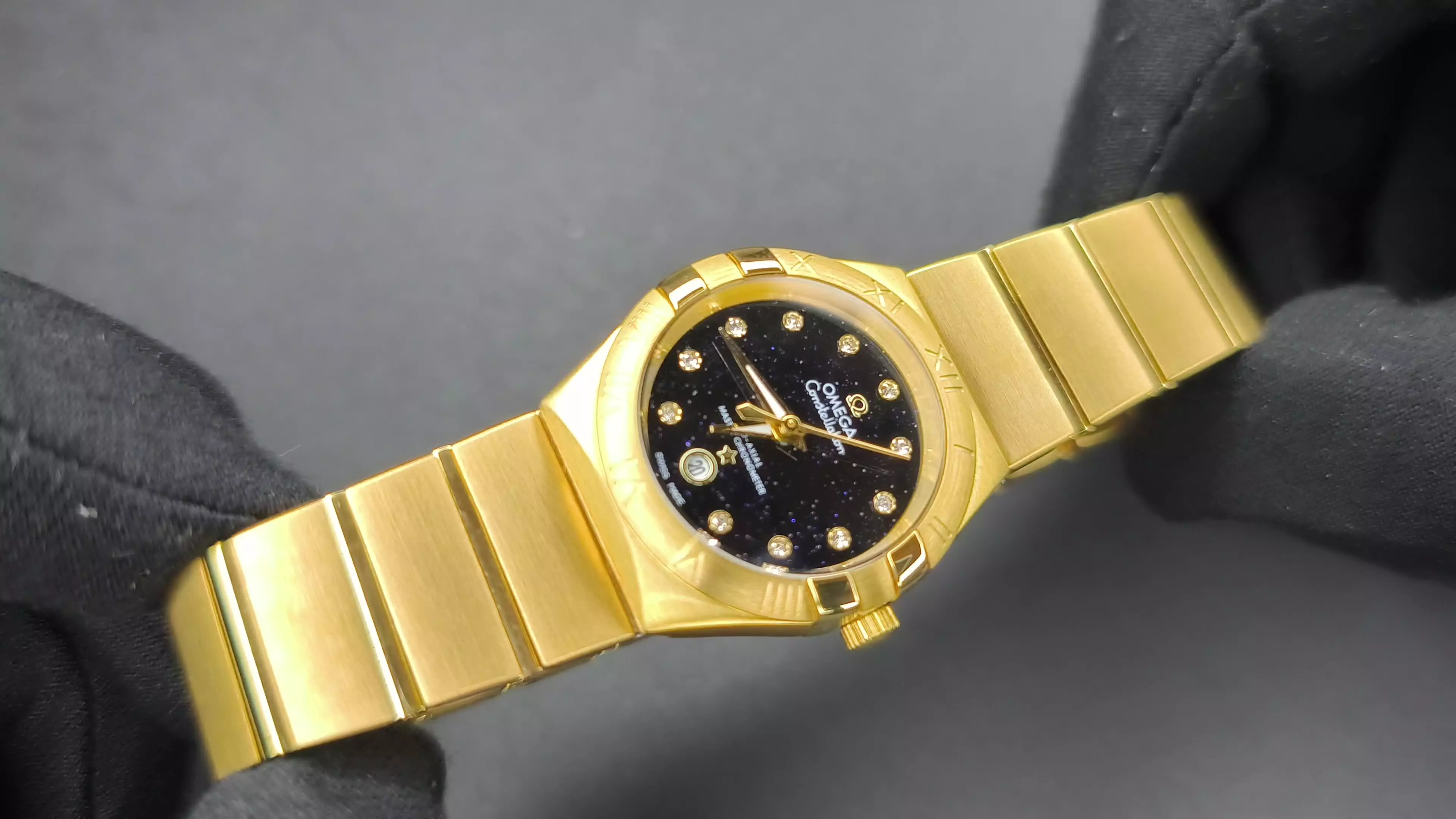 ساعت زنانه امگا کانسلیشن لوکس آویز