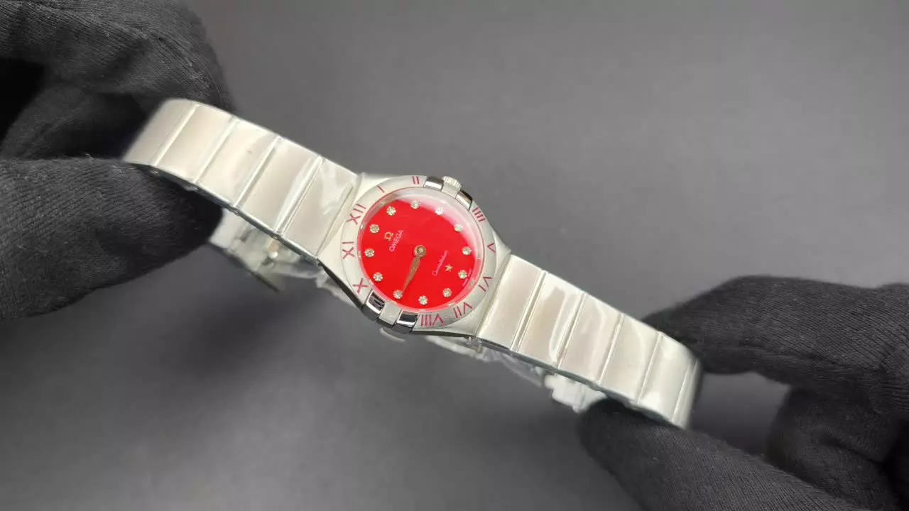 ساعت زنانه امگا کانسلیشن لوکس آویز