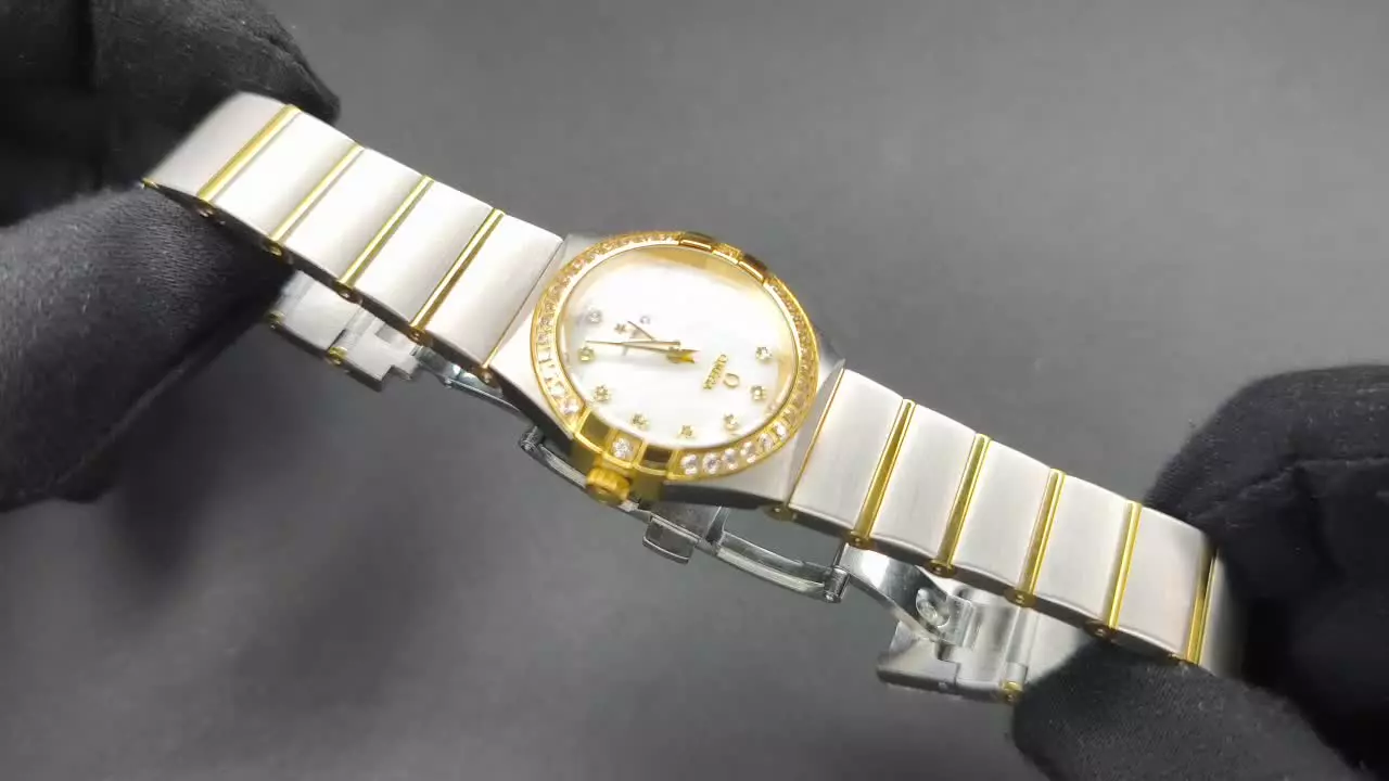 ساعت زنانه امگا کانسلیشن لوکس آویز