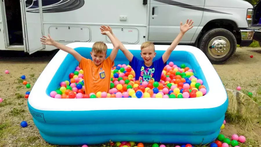 ولاد و نیکی-چالش توپ بازی-برنامه کودک ولادو نیکی جدید-سرگرمی کارتون ولاد