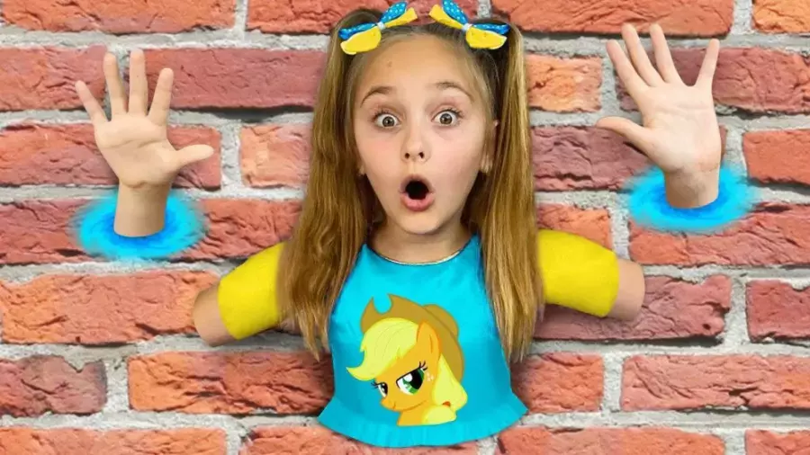 برنامه کودک دخترانه "ساشا و آنیتا" | داستان لباس نامرئی ساشا