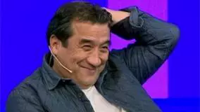 حرکت زشت و منشوری خداداد عزیزی در کنار زمین؛ مسئولین کجا هستند؟