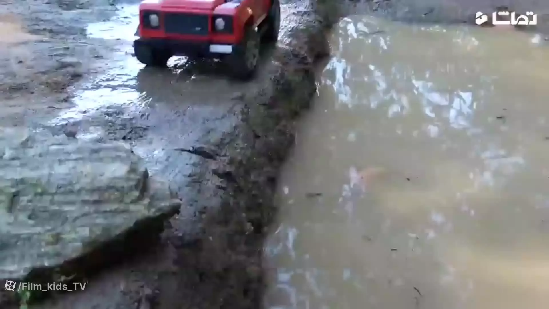 فیلم ماشین بازی کودکانه پسرانه جدید : کمک بیل مکانیکی سنگین به ماشین تصادفی