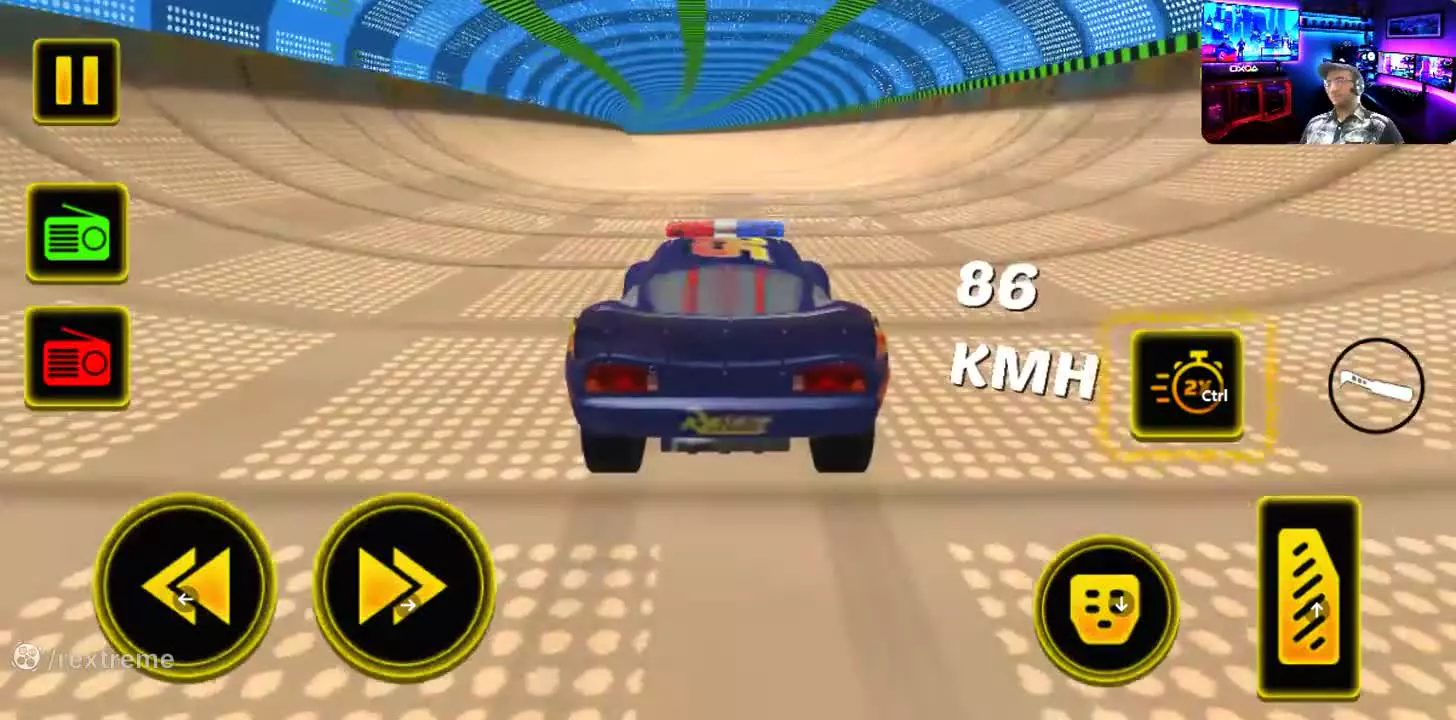 ماشین پلیس آبی مک کویین مسابقه کنار بالون های سبز ماشین بازی کودکانه جدید