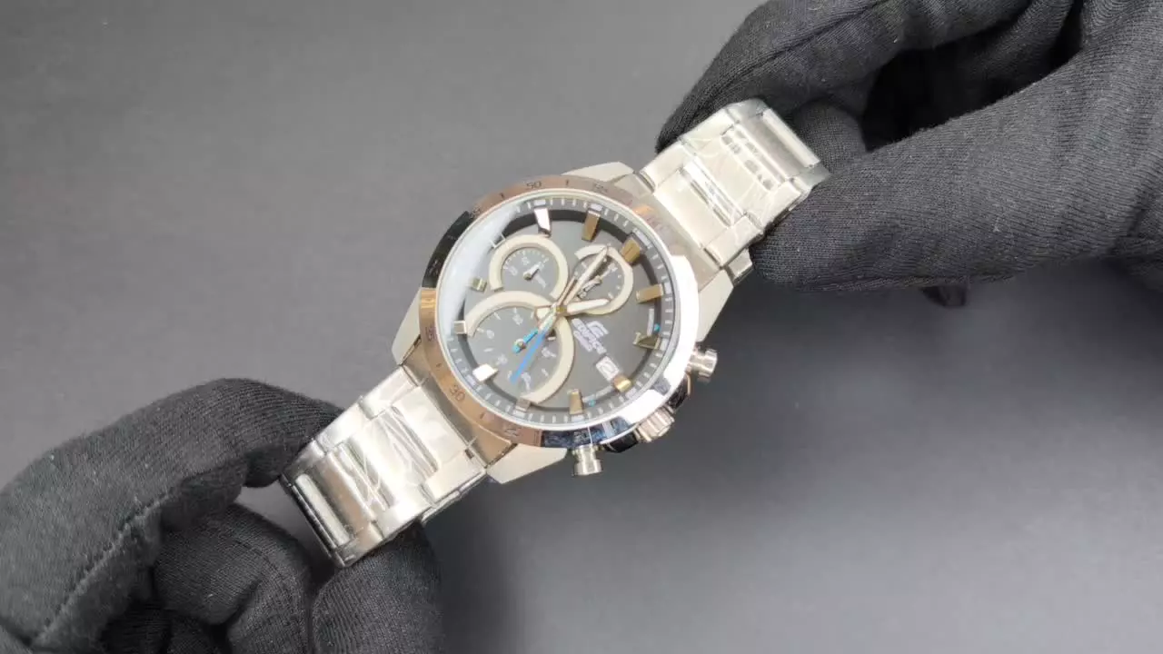 ساعت مردانه کاسیو ادیفایس لوکس آویز