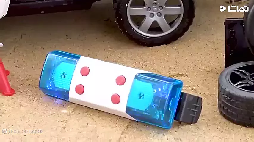 فیلم ماشین بازی کودکانه پسرانه جدید: پل سازی توسط ماشین سنگین و نجات ماشین پلیس