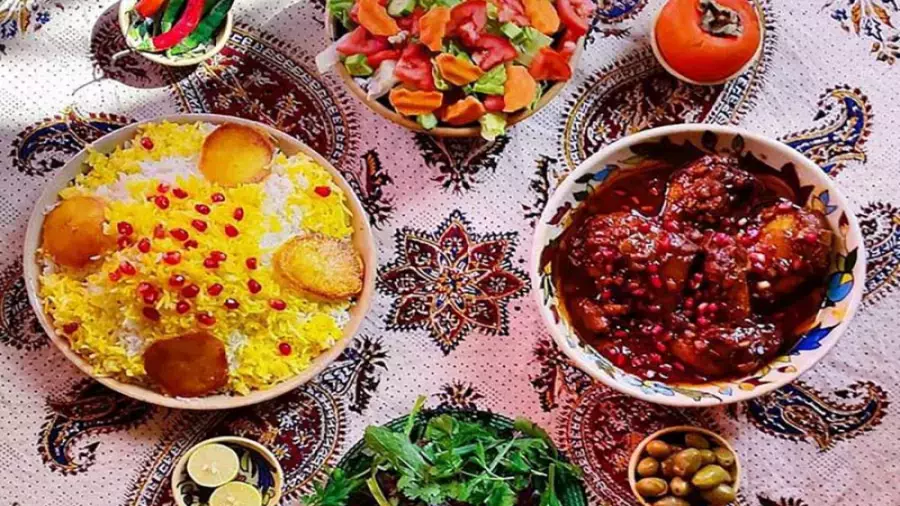 رازهای خوشمزه‌ی سفره‌ی یلدا: بهترین غذاها برای جشن شب یلدا