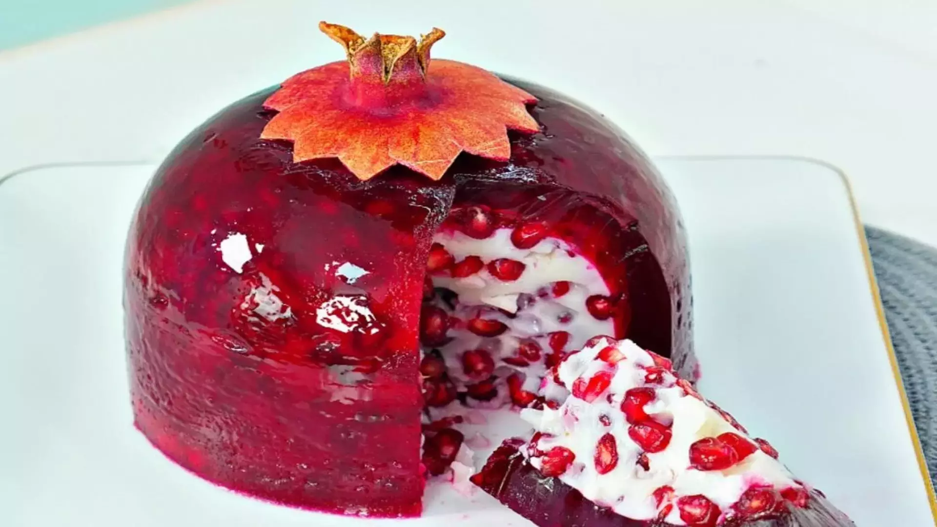 دسر خوشمزه ژله اناری؛ زیبایی سفره یلدا را دوچندان کنید!