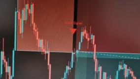 اندیکاتور استراتژی طلا خسرو (TRH Strategy) – ابزار حرفه‌ای تحلیل بازار XAU/USD