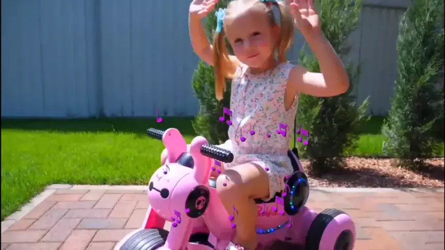 ماجراجویی‌های ناستیا: خرید اسباب‌بازی‌های شگفت‌انگیز با بابایی!