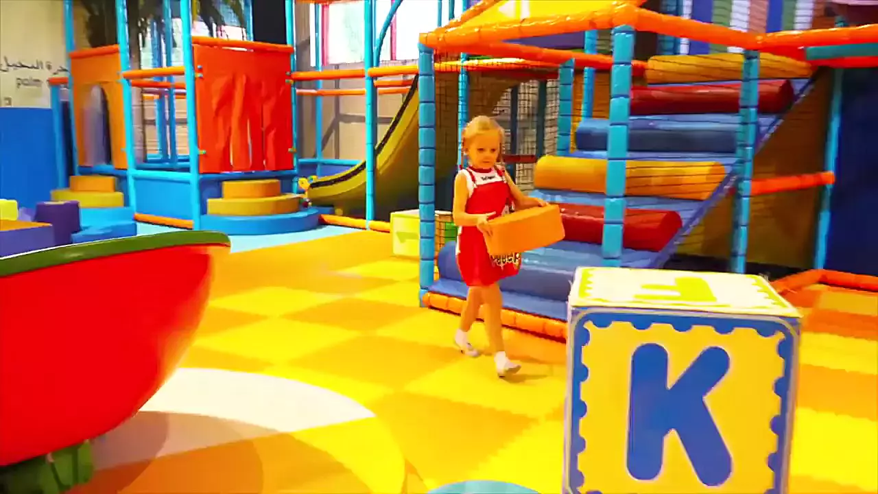 ناستیا و بابایی در زمین بازی: لحظات هیجان‌انگیز کودکی!