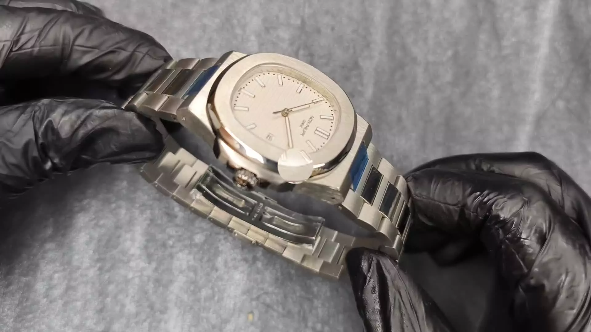 ساعت مردانه پتک فیلیپ ناتیلوس لوکس آویز