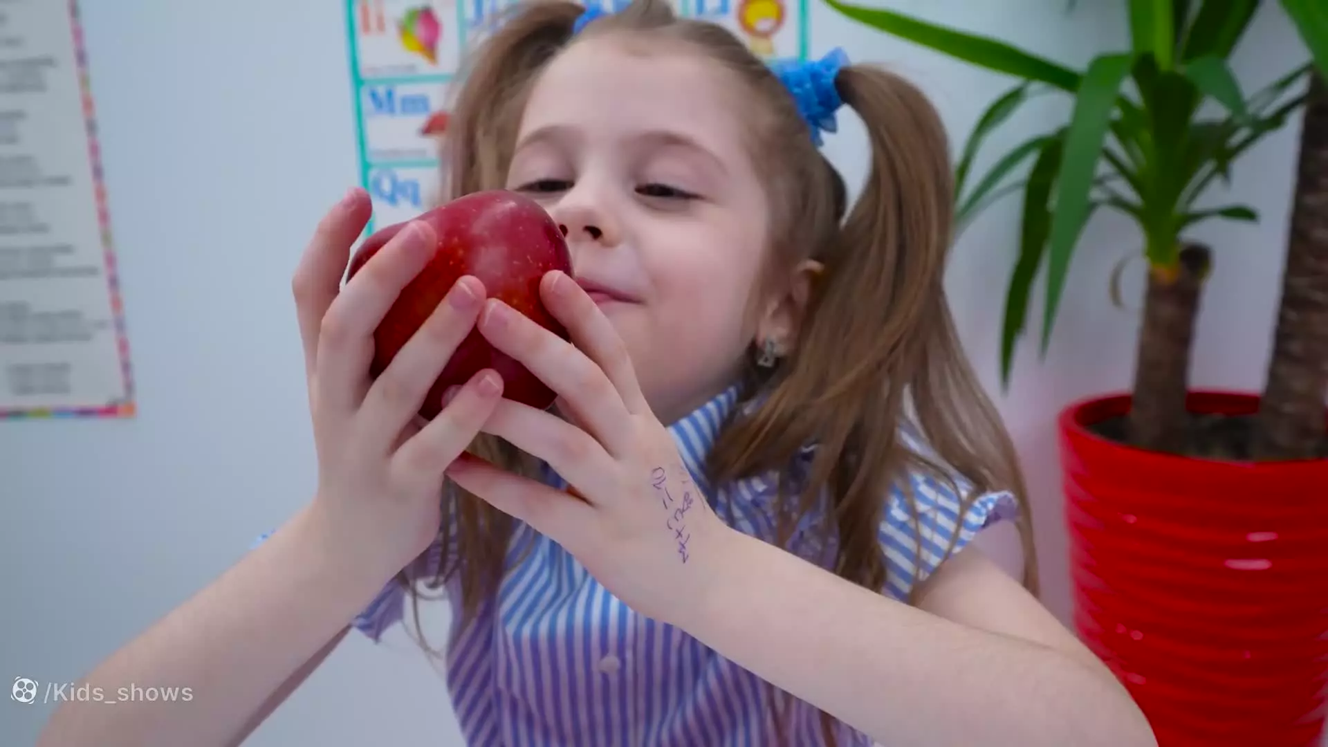 کلاس درس و سرگرمی با آیوا و مامان - برنامه‌ای جدید برای دختران