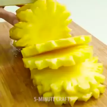 ایده‌های جذاب تزیین سفره یلدا با اناناس: میوه آرایی برای جشن یلدا