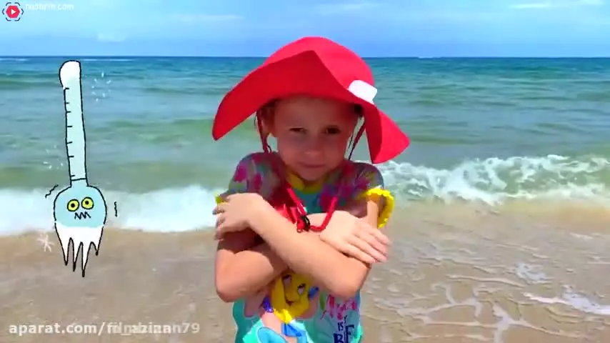 ناستیا و استیسی بازی در ساحل و شن بازی