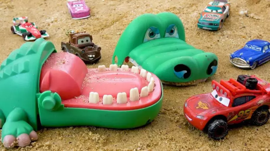 بازی ماشین های مک کویین با کروکودیل - فیلم ماشین بازی کودکانه پسرانه جدید