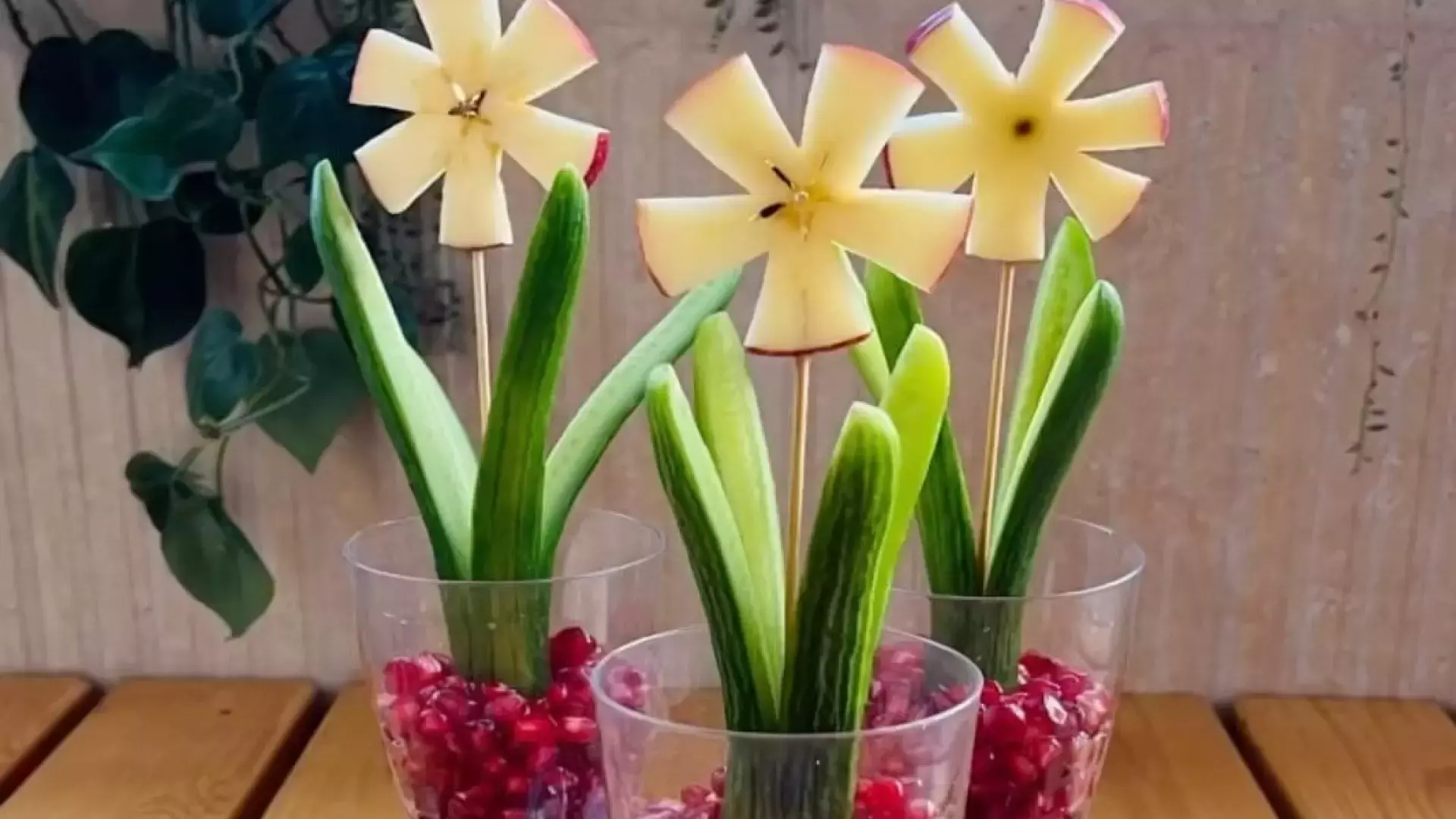 ایده‌های خلاقانه برای سفره شب یلدا: میوه‌آرایی متفاوت با انار