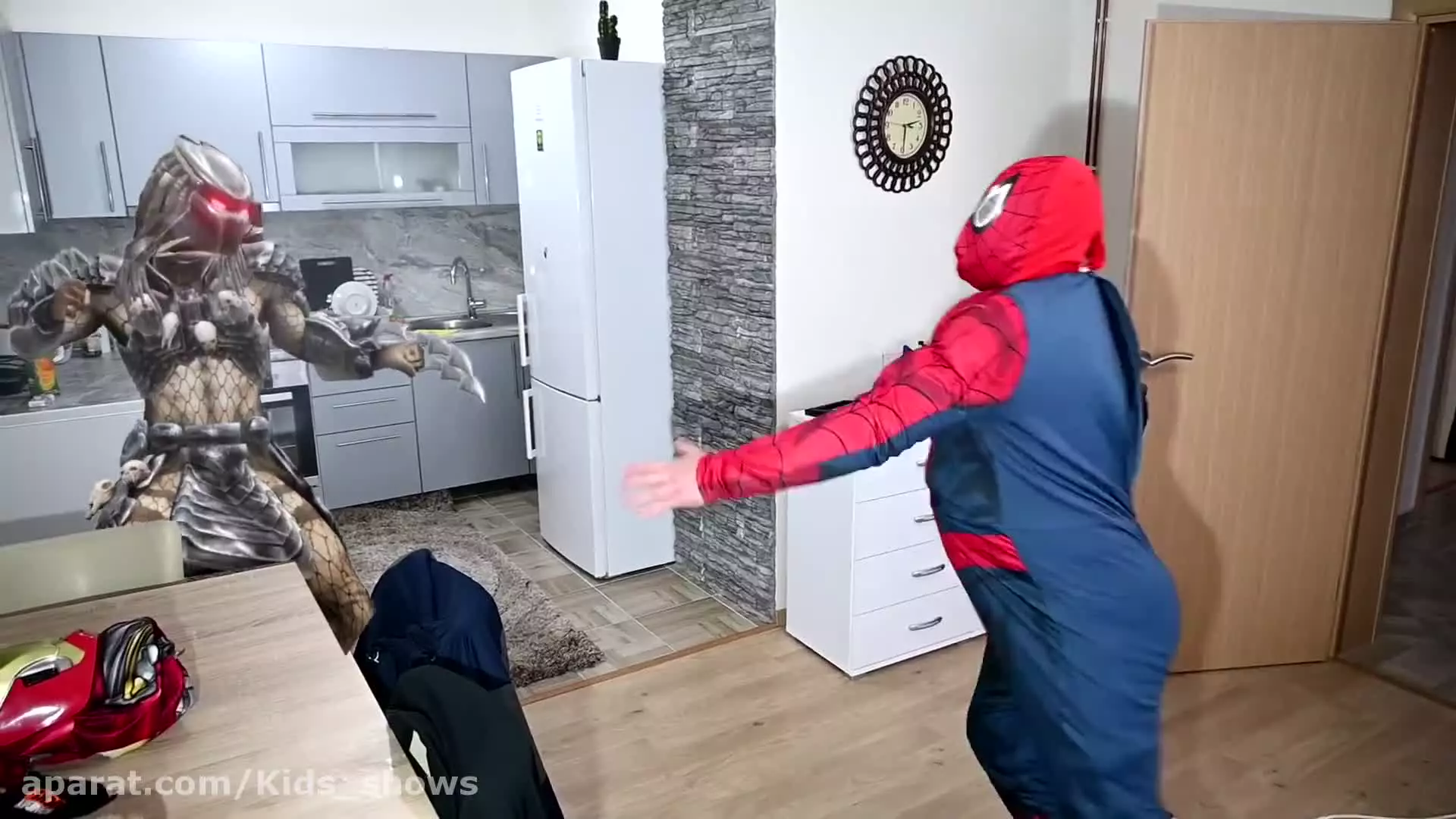 مرد عنکبوتی، هالک و سوپرمن: قهرمانان در نبرد با بیگانگان!