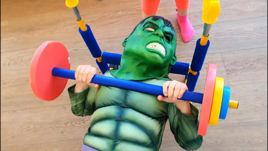 مرد عنکبوتی در دنیای وزنه‌برداری: کارتون جدید برای بچه‌ها!