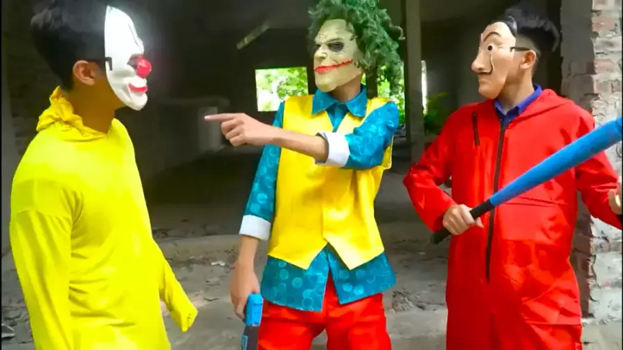 مرد عنکبوتی و جوکر: تعقیب و گریز مهیج در خیابان‌های شهر