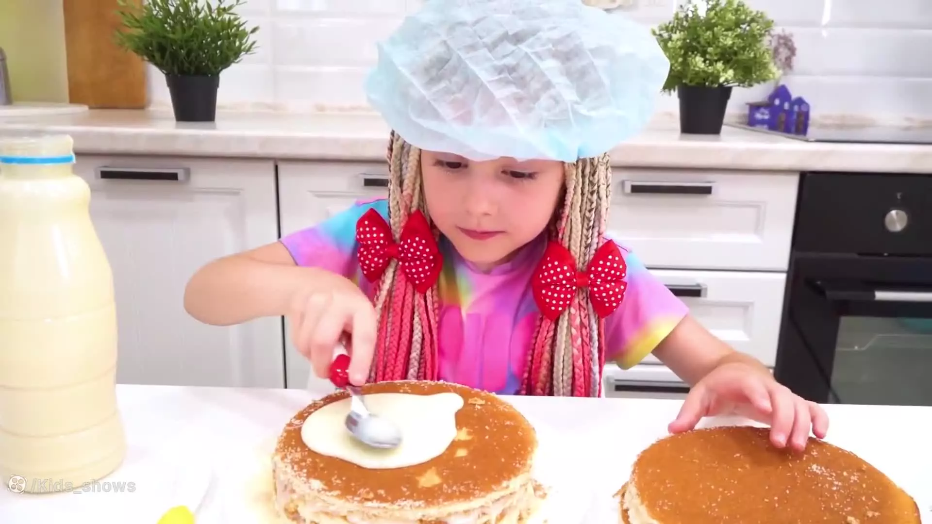 ایوا و مامانی در یک روز شاد آموزشی