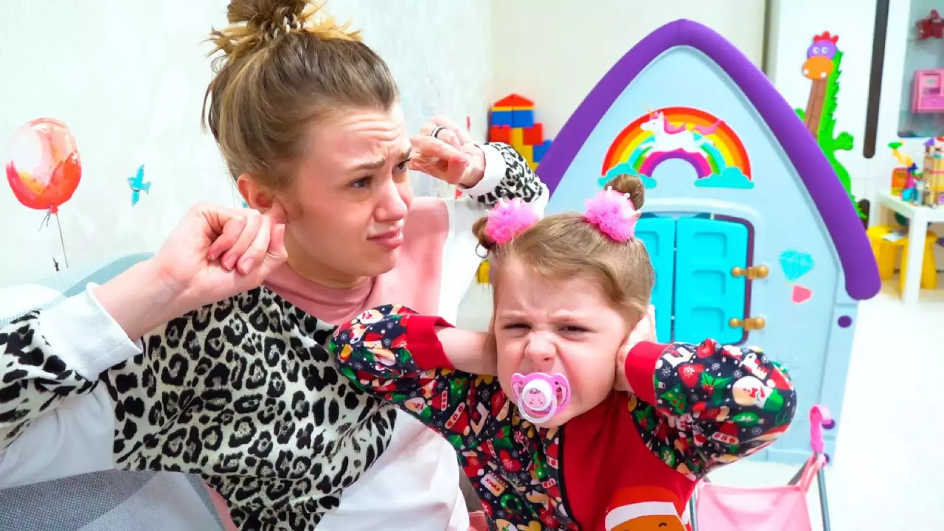 ایوا و مامانی در چالش‌های بامزه کودکانه