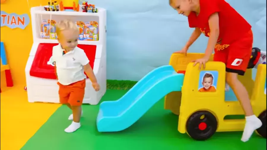 برنامه کودک ولاد و نیکی ، کارهای خنده دار با اسباب بازی ها ، بانوان سرگرمی کودک