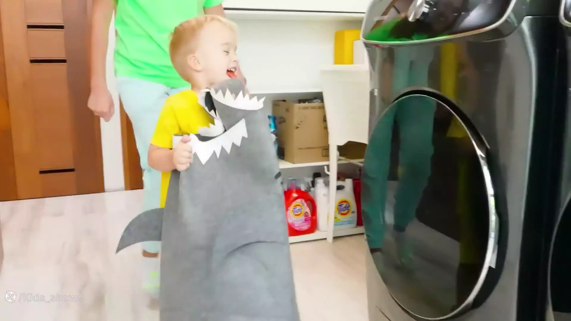 ولاد - ولاد و نیکی - کارتون ولاد و نیکی طولانی خنده دار ولادی چالش اسمارتیز