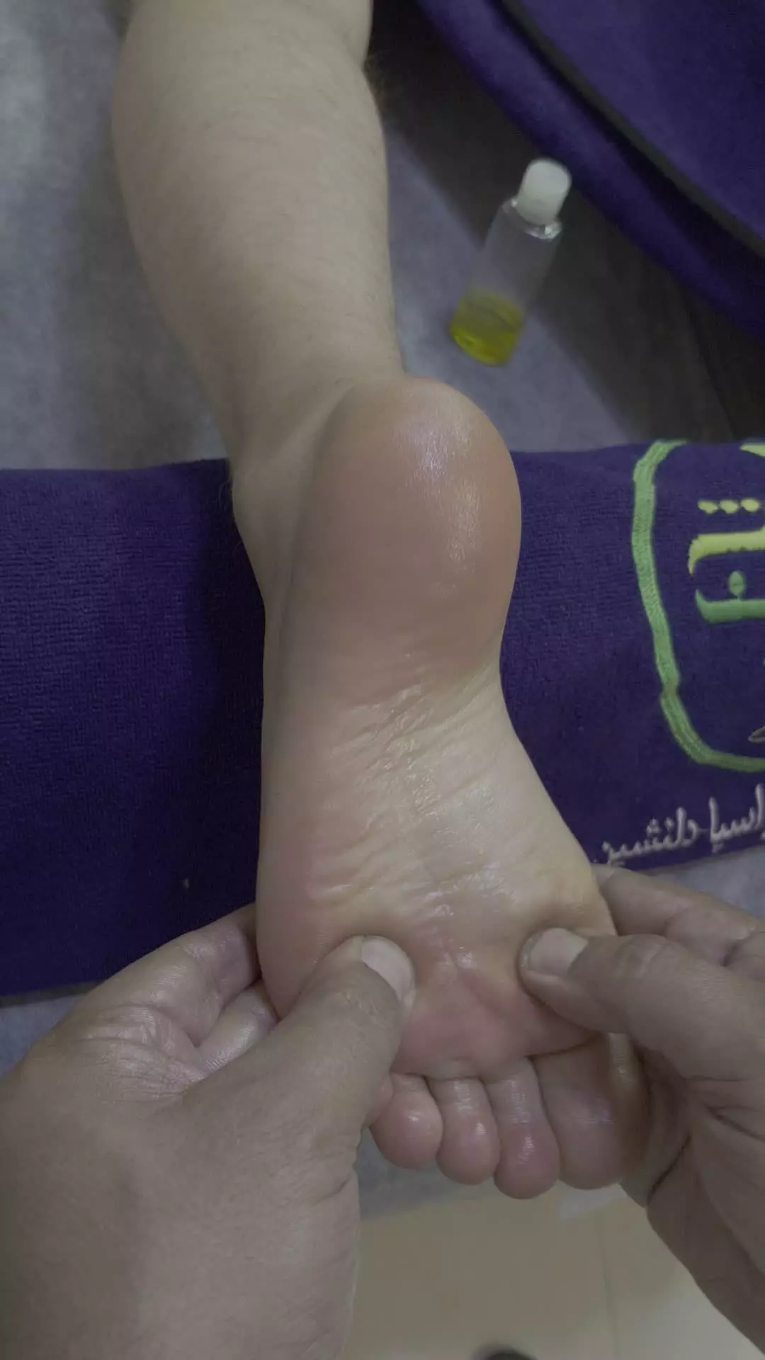 آموزش ماساژ پا در مرکز ماساژ اسپا دلنشین در قم