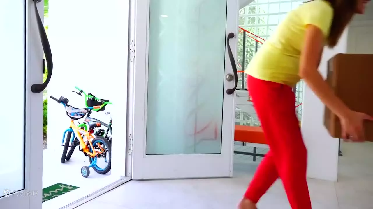 ولادشو جدید | نیکیتا و ولاد می خواهند قوی باشند | کارتون ولاد و نیکی خنده دار