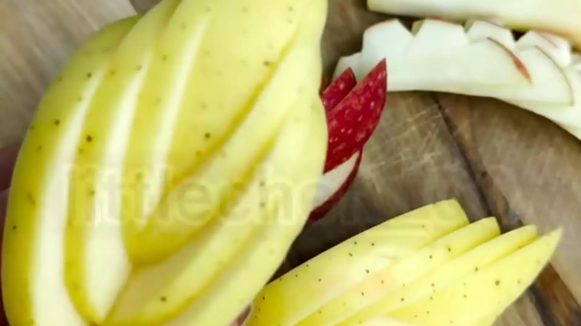 سفره آرایی شب یلدا | سه روش خلاقانه برای برش سیب در شب یلدا