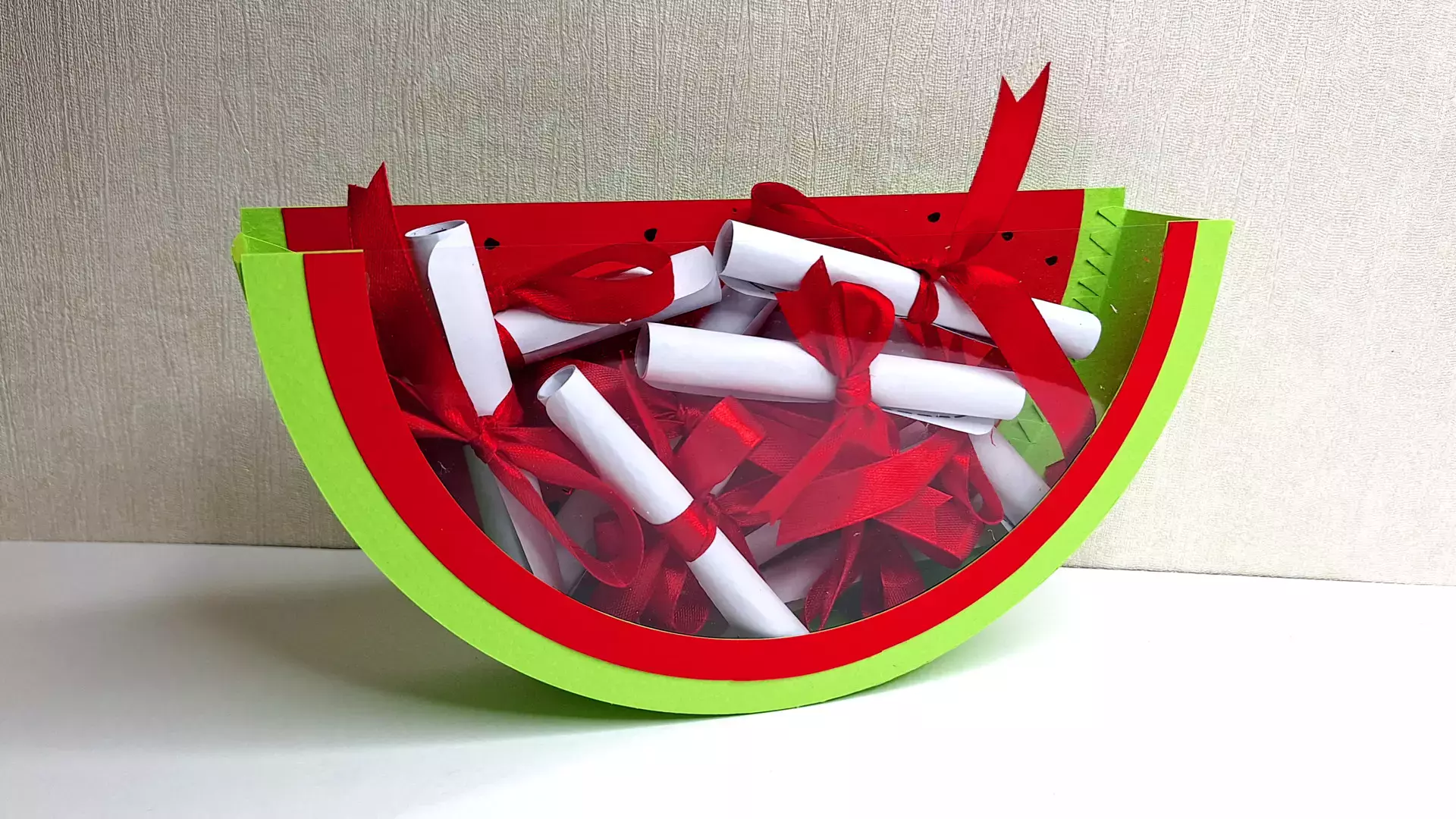 شگفتی‌های شب یلدا: کاردستی جعبه هندوانه و فال حافظ