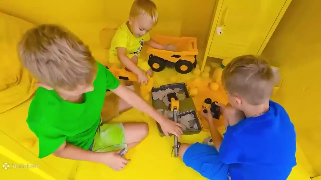 ماجراهای خانه بازی ولاد و نیکی - چالش خنده دار ولاد و نیکی