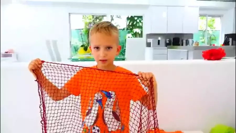 بانوان سرگرمی کودک :: ولاد و نیکی داستان های خنده دار با اسباب بازی برای بچه ها