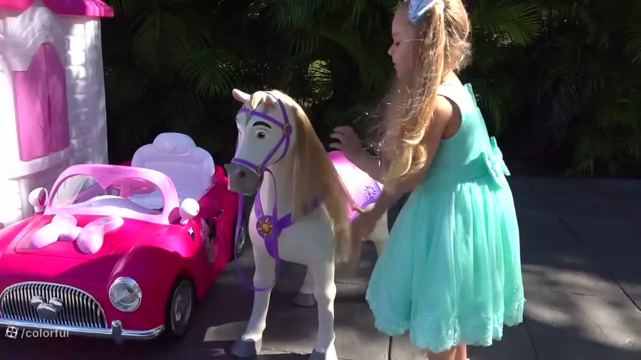 اسب‌سواری با دیانا و روما: لحظات شگفت‌انگیز و سرگرم‌کننده!