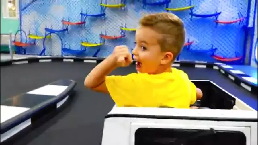 ولاد و نیکی - داستان های خنده دار با اسباب بازی برای کودکان