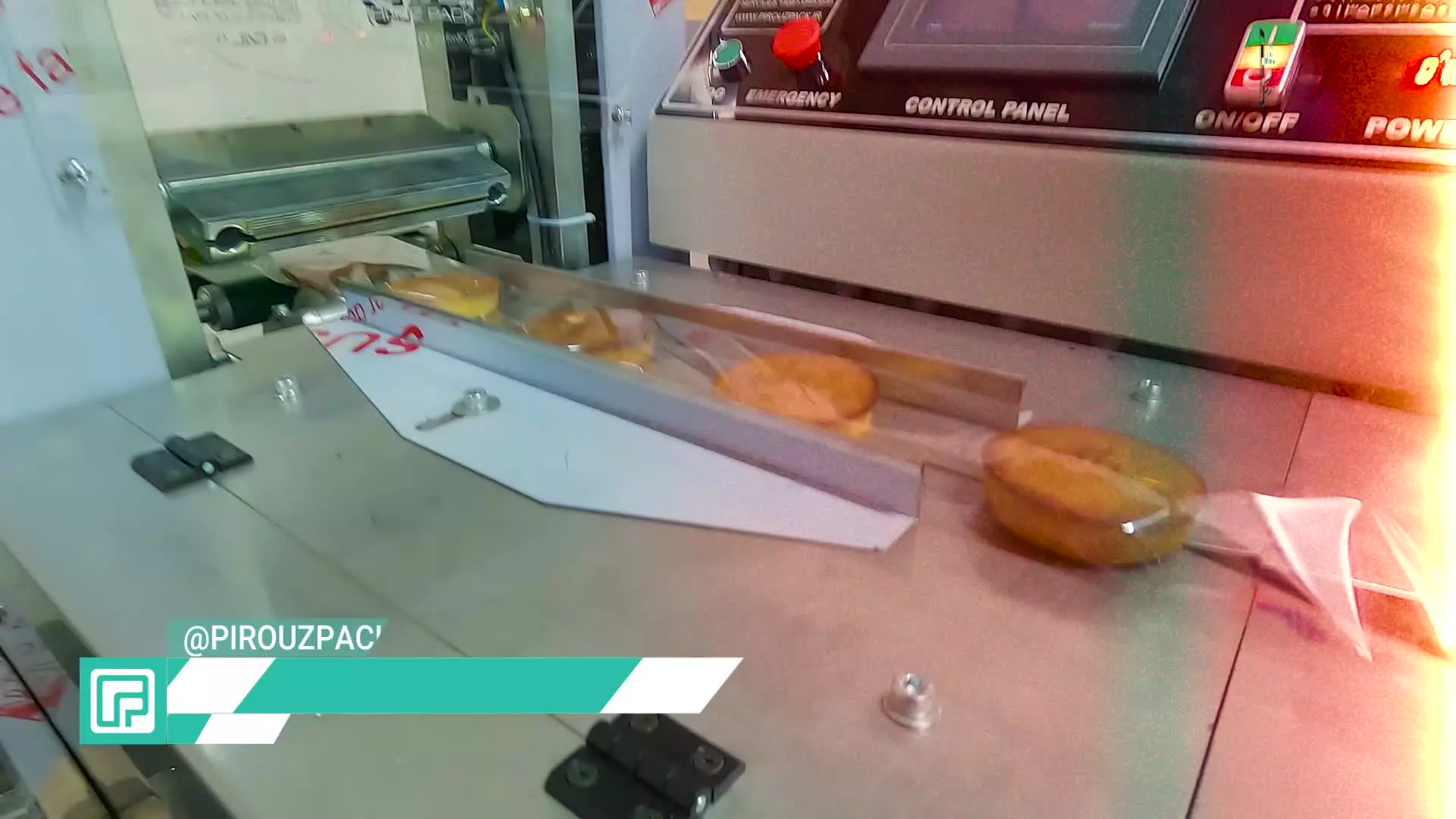 دستگاه بسته‌بندی کیک – راهکار بهینه برای تولیدکنندگان صنعتی و کارگاهی