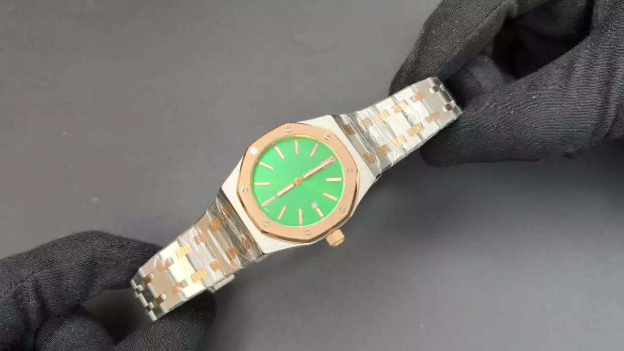 ساعت مردانه اودمار پیگه لوکس آویز ap