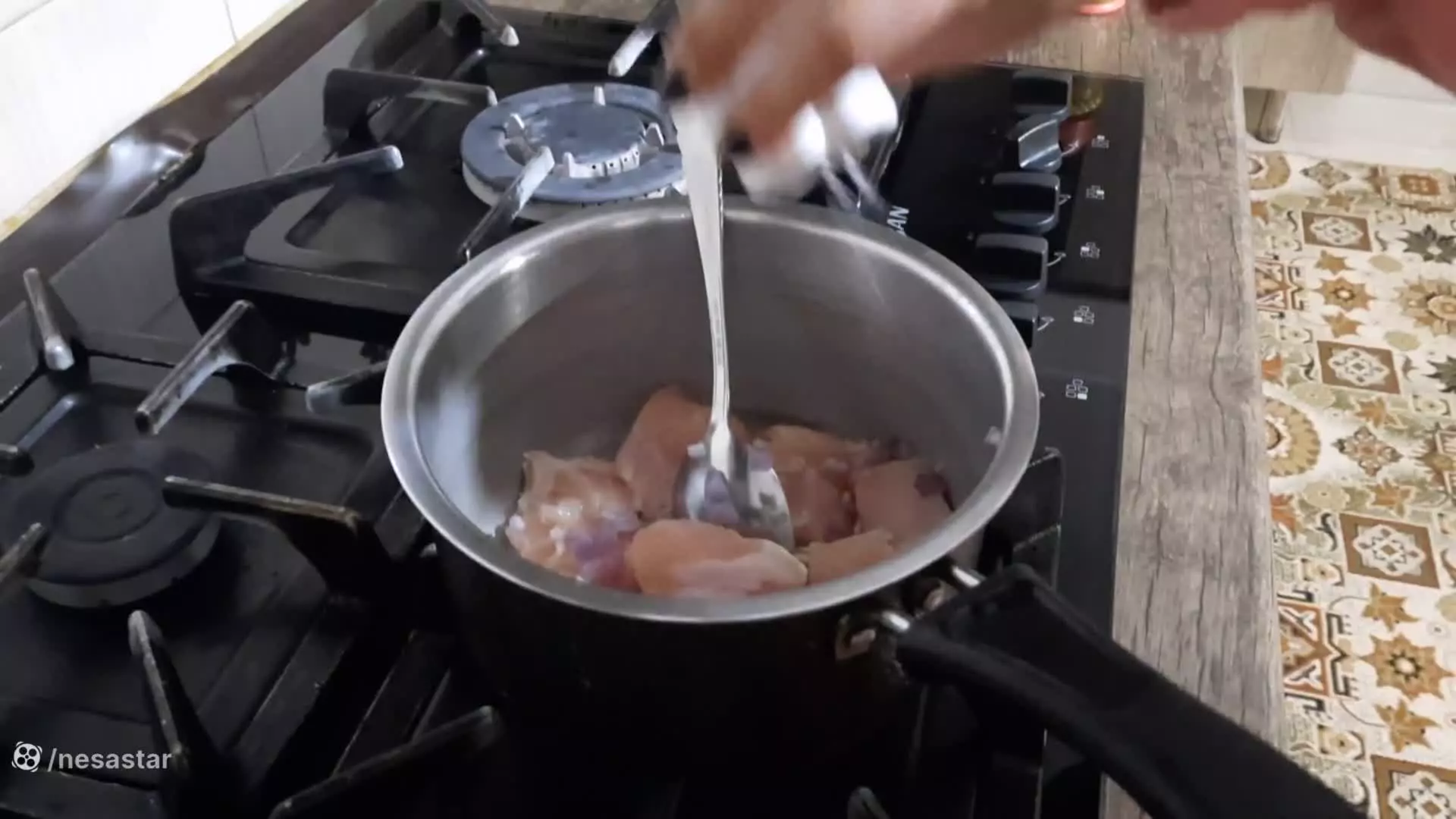 چالش غذایی خنده‌دار: تجربه‌های بی‌نظیر اسمرفود و موکبانگ