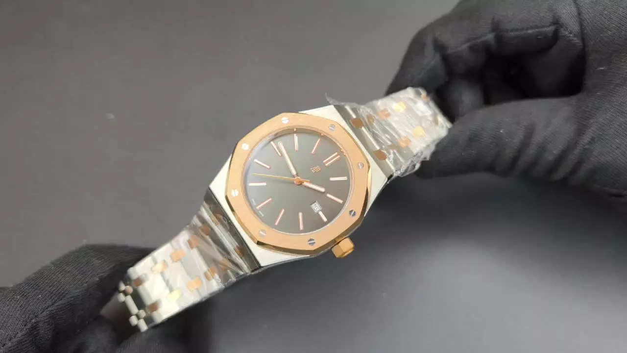 ساعت مردانه اودمار پیگه لوکس آویز ap۰۱۰