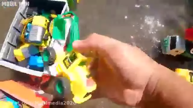 انیمیشن ماشین بازی کودکانه _ حمل ماشین های داخل آب با کامیون