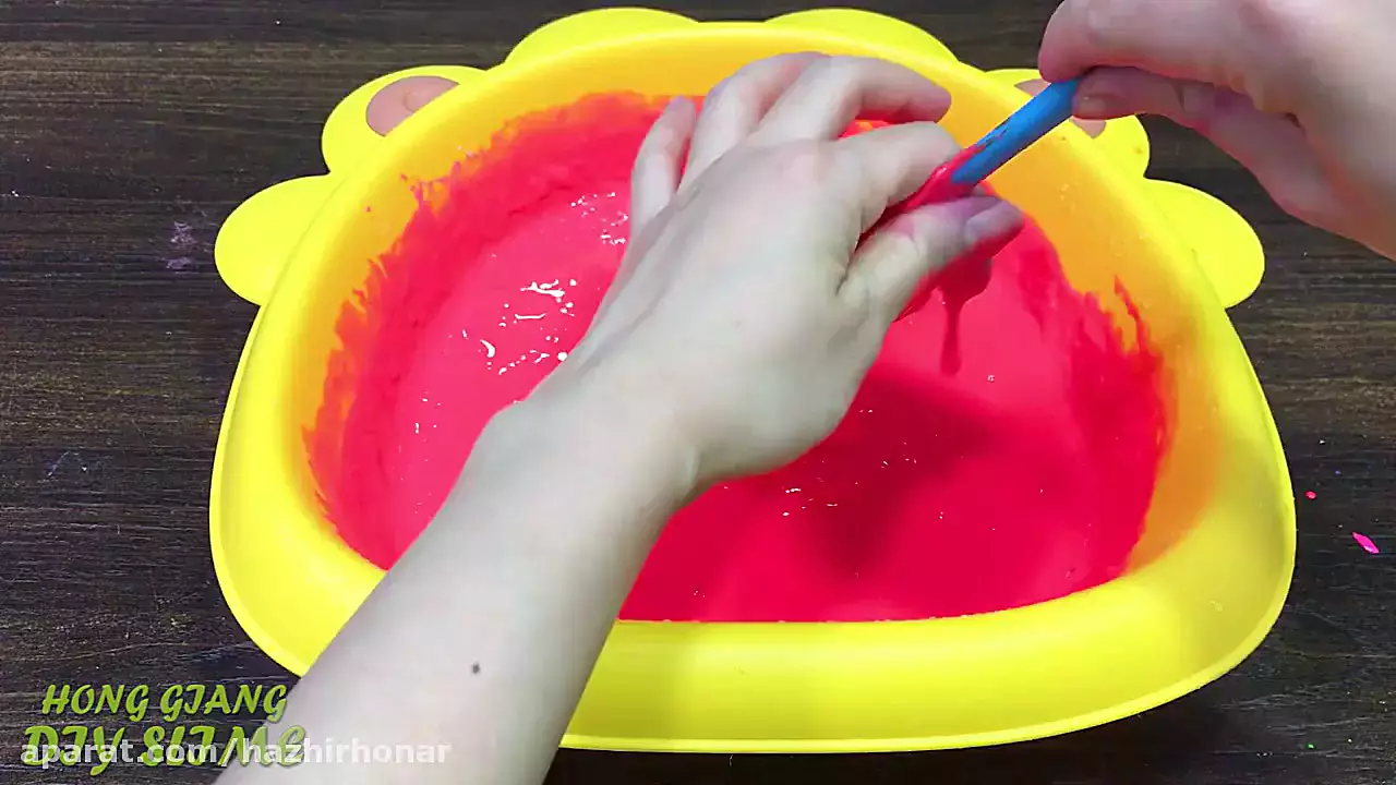 ساخت اسلایم براق: مخلوط کردن گل رس و بالن‌های شگفت‌انگیز