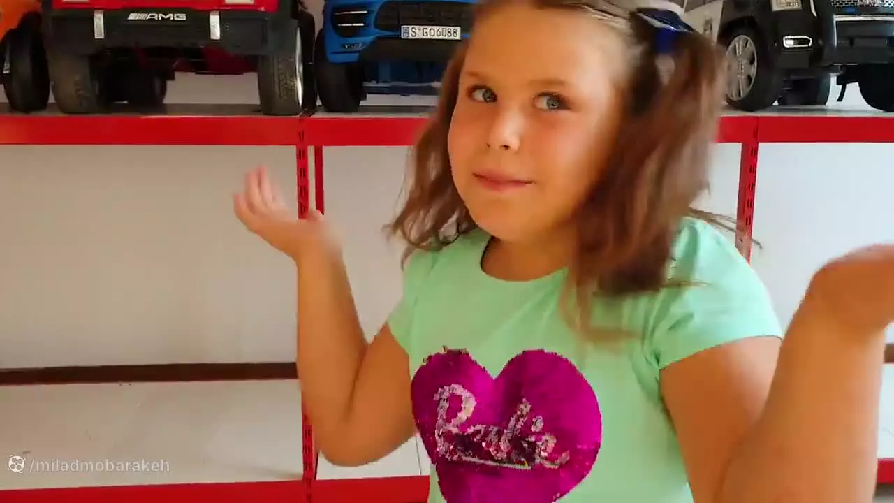 ماشین بازی پسرانه :: بازی های خنده دار آدریانا و علی با خودروهای برقی