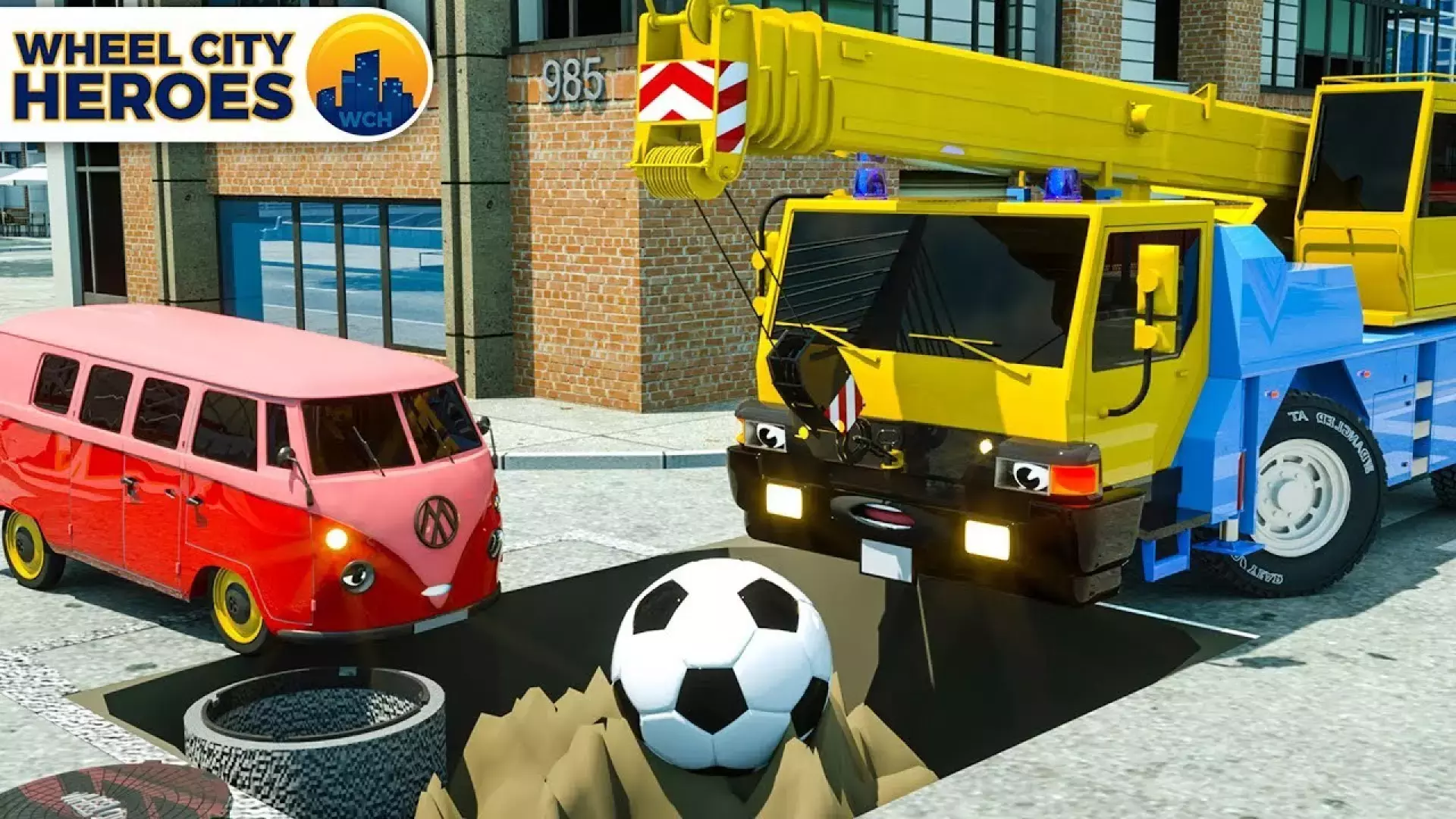 ماشین بازی خنده دار - ماشین اسپورت - جرثقیل در حال کشیدن توپ فوتبال - ماشین جدید