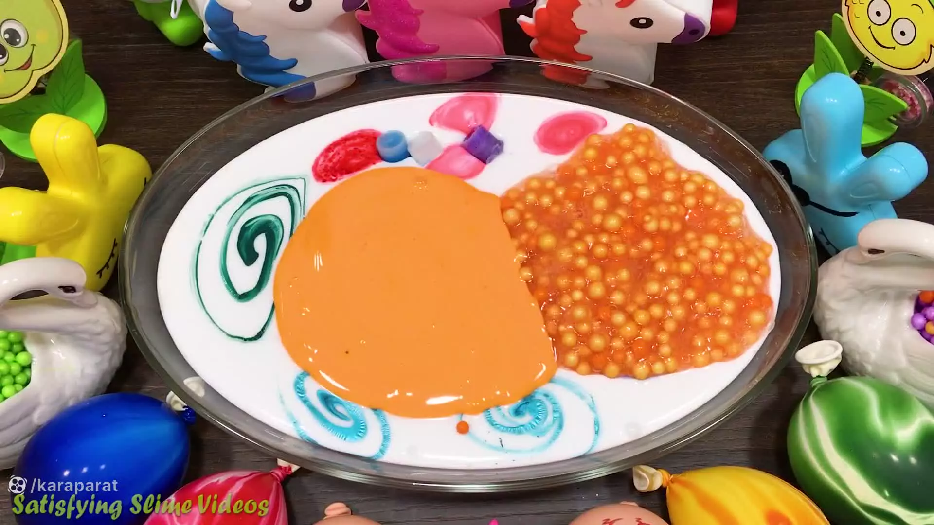 اسلایم بازی خنده دار - مخلوط کردن چیزهای تصادفی به اسلایم کرکی!! اسلایم اسموتی