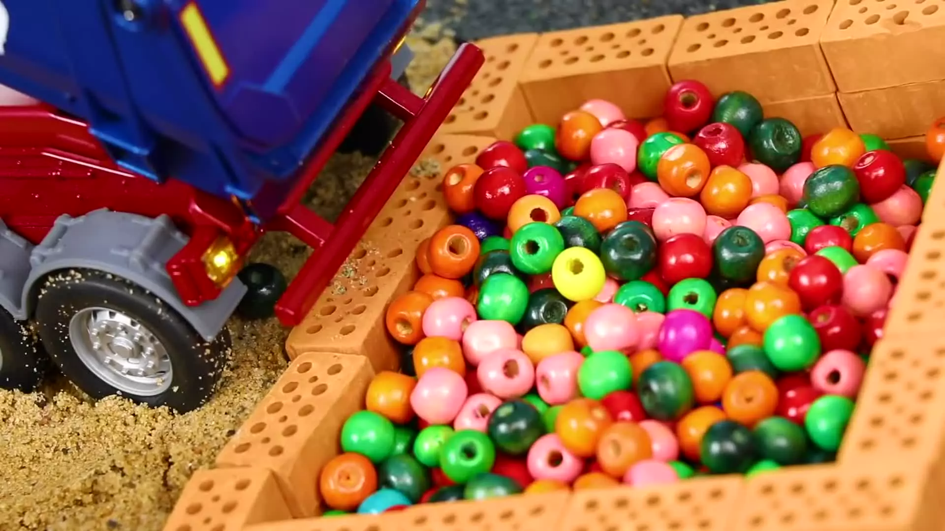 ماشین بازی کودکانه : تراکتور،بیل مکانیکی،کمپرسی،ماشین سابقه ای،آتش نشانی