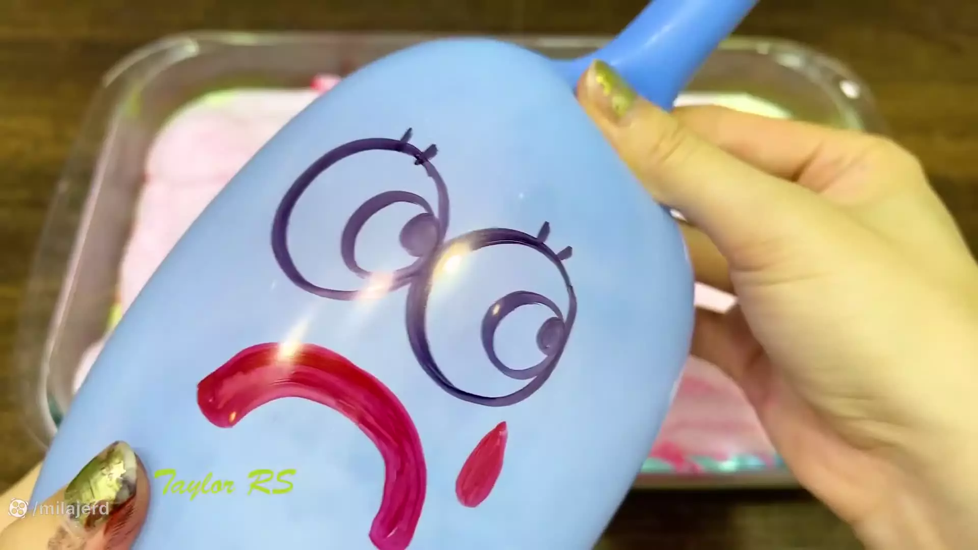 ساخت اسلایم با بادکنک های خنده دار! ویدیوی رضایت بخش اسلایم شماره 537