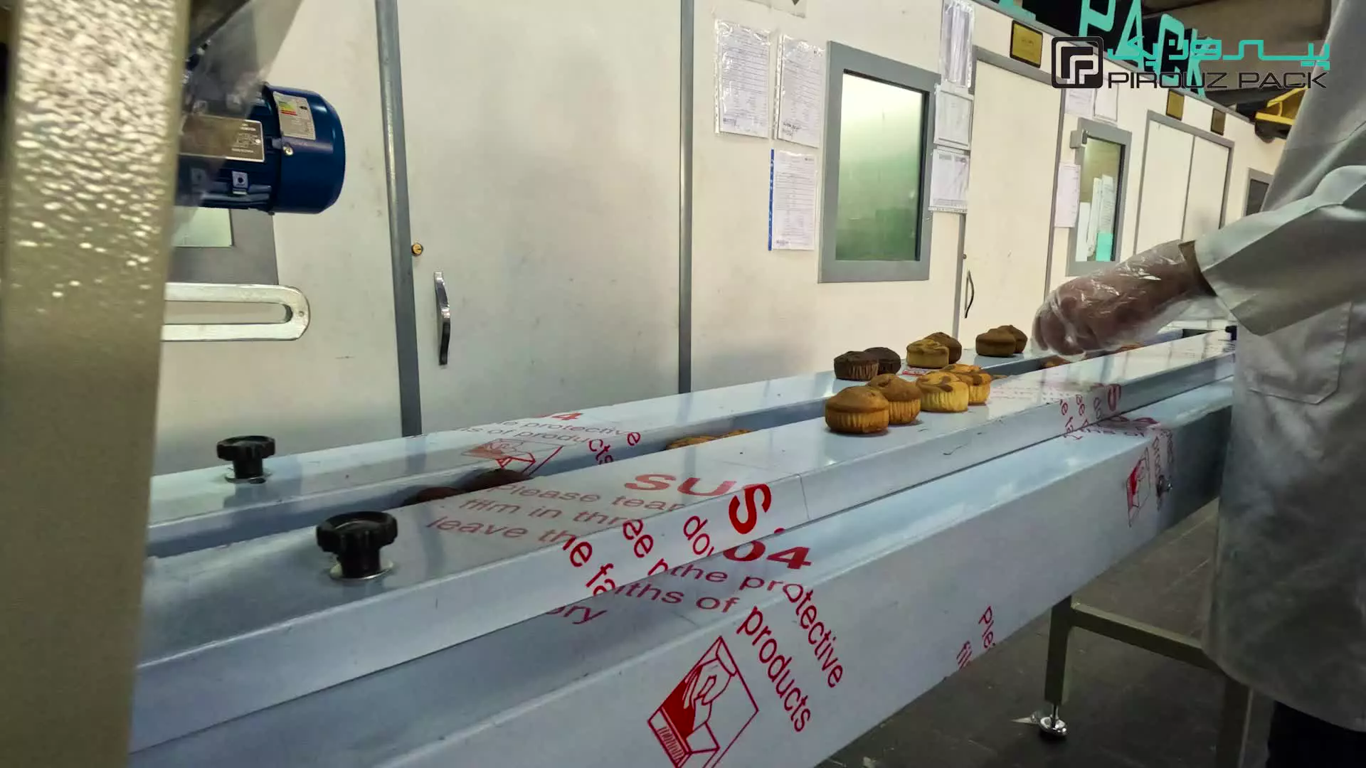 دستگاه بسته بندی کیک مافین پیروزپک، سریع و دقیق