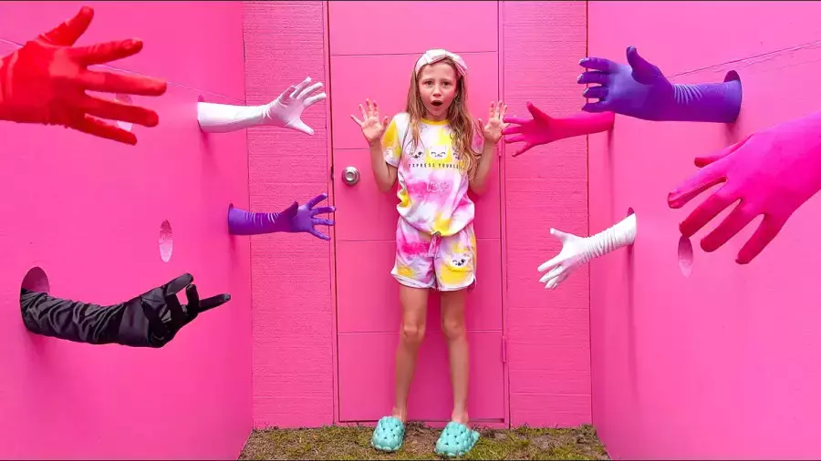 برنامه کودک ناستیا و استیسی: ماجراهای شگفت‌انگیز در دنیای رنگ صورتی!